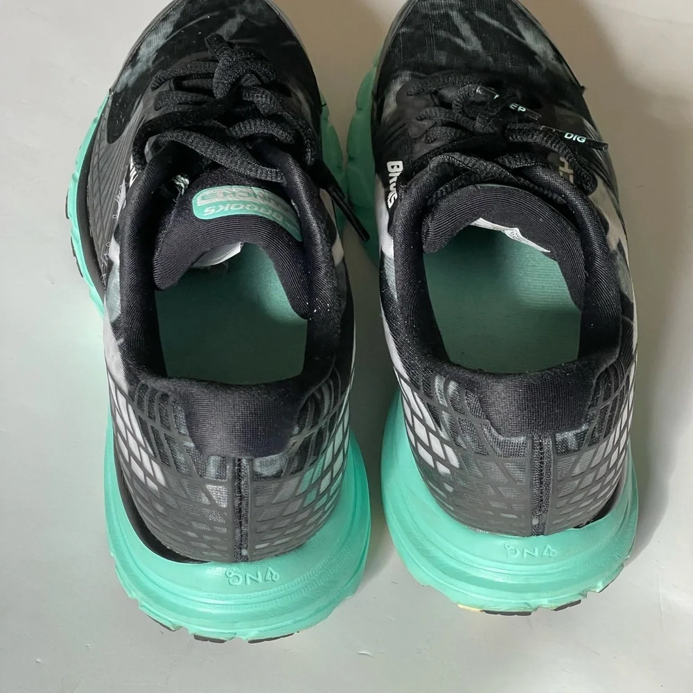Brooks Women's Launch 3 Black/White/Ice Green Running Sneaker 9 B (M)